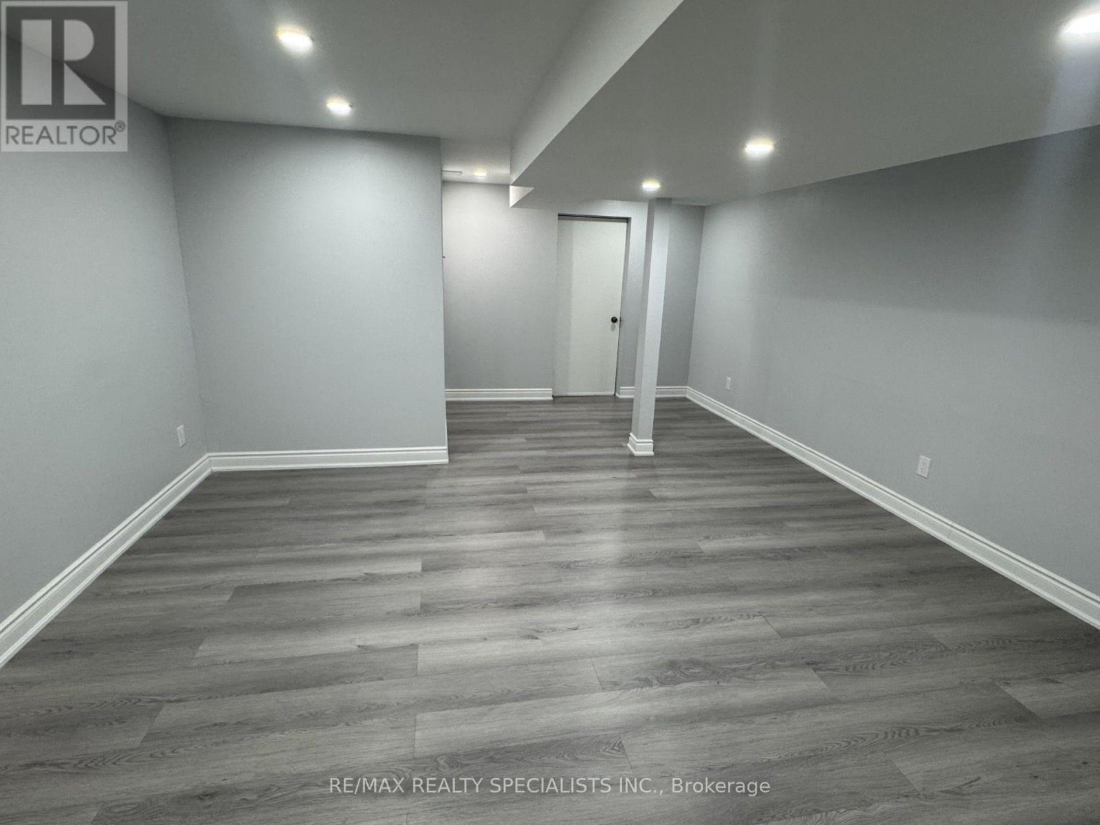 33 Bluffwood(Basement) Crescent, Brampton, Ontario L6P 2P3 - Photo 8 - W13681108