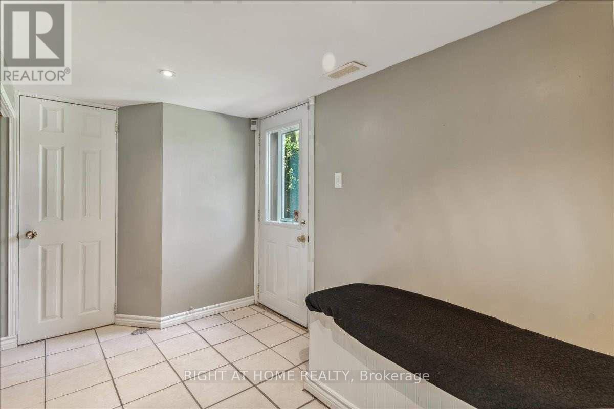 Lower - 1252 Waterdown Road, Burlington, Ontario  L7P 4Z8 - Photo 2 - W13681114
