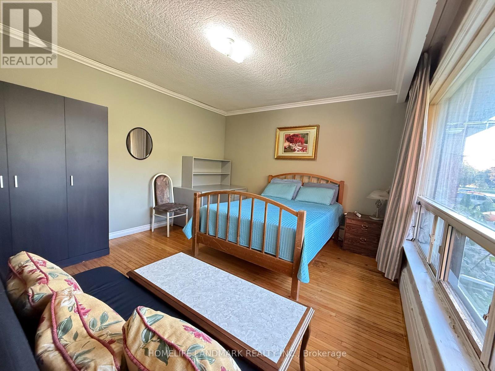 Main Floor Unit - 17 Wishing Well Drive, Toronto, Ontario  M1T 1H9 - Photo 6 - E13681134