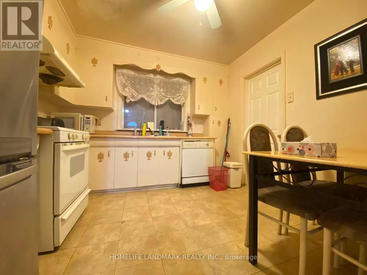 Main Floor Unit - 17 Wishing Well Drive, Toronto, Ontario  M1T 1H9 - Photo 7 - E13681134