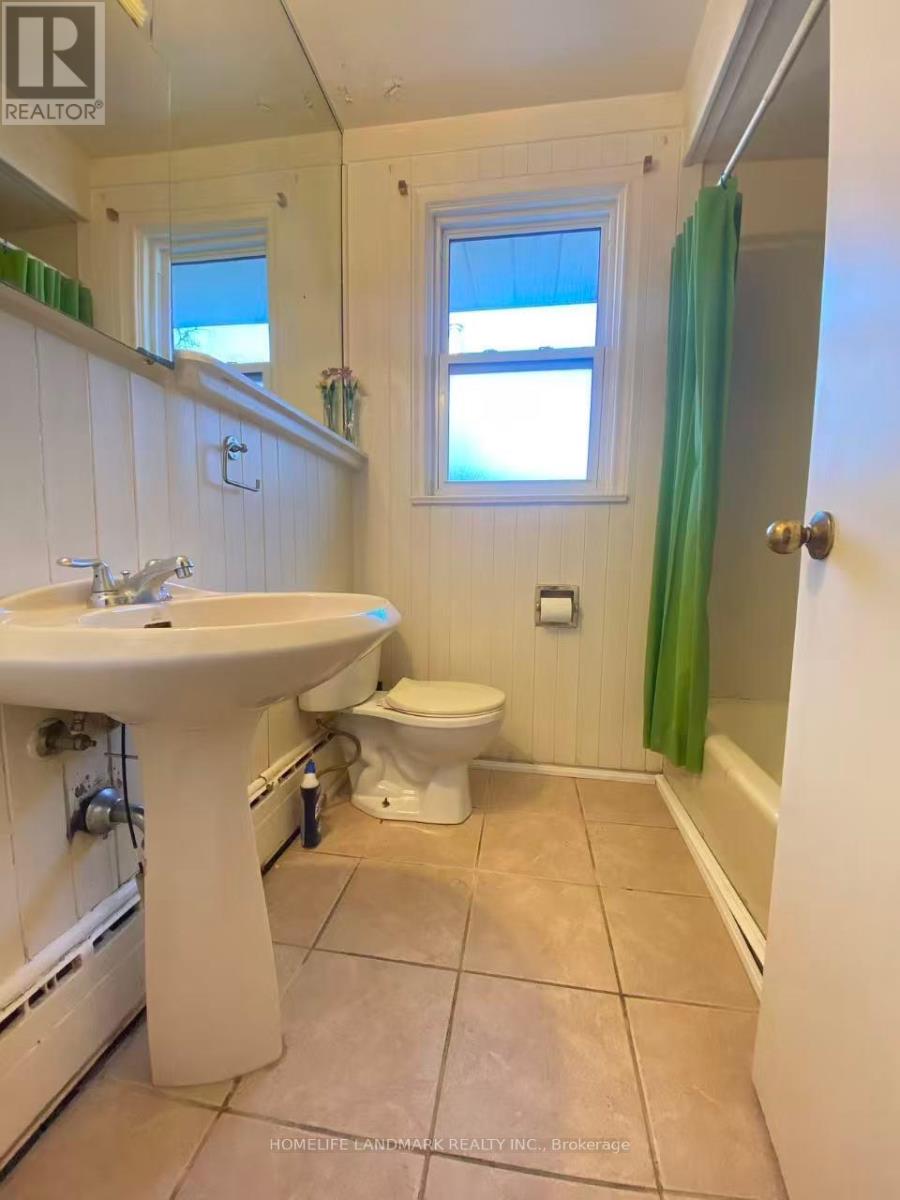 Main Floor Unit - 17 Wishing Well Drive, Toronto, Ontario  M1T 1H9 - Photo 8 - E13681134