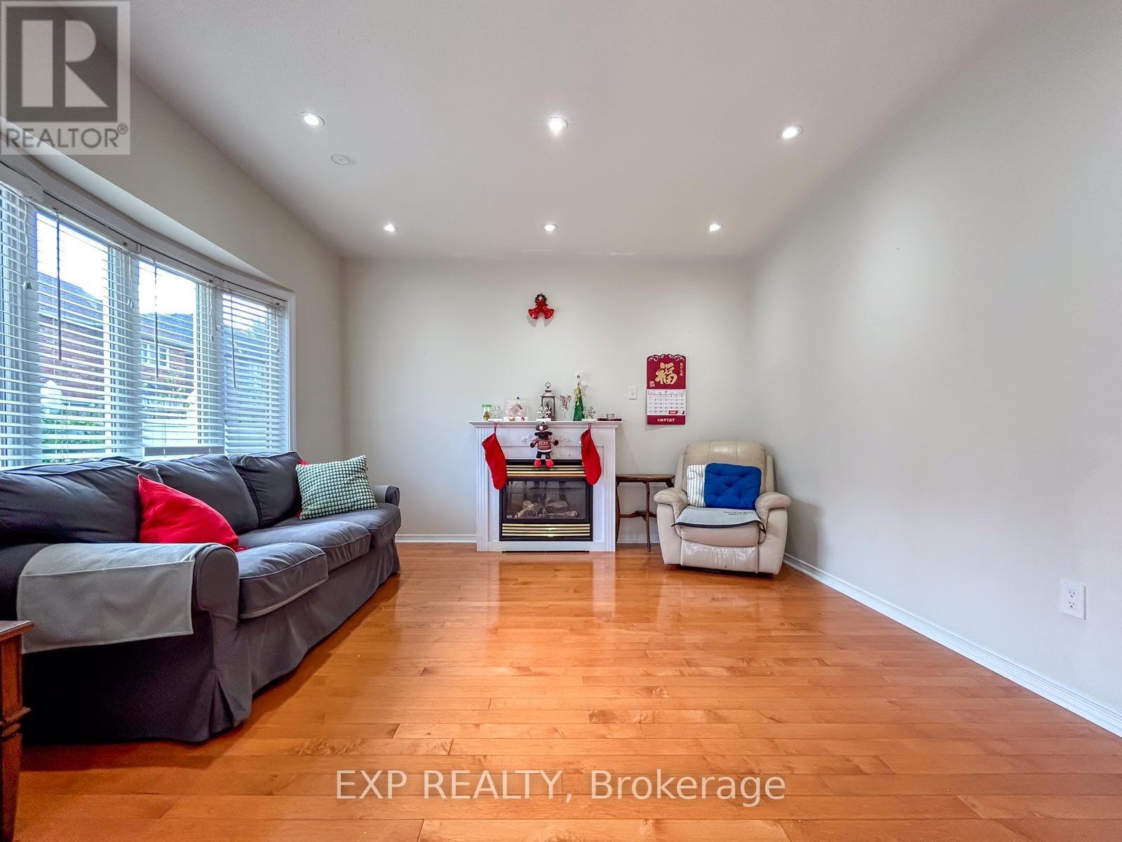 7 Davidoff Street, Markham, Ontario  L6E 1R2 - Photo 5 - N13681144