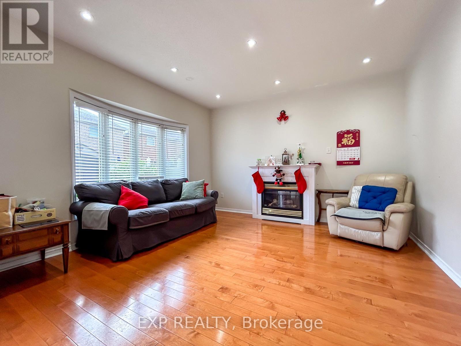 7 Davidoff Street, Markham, Ontario  L6E 1R2 - Photo 6 - N13681144
