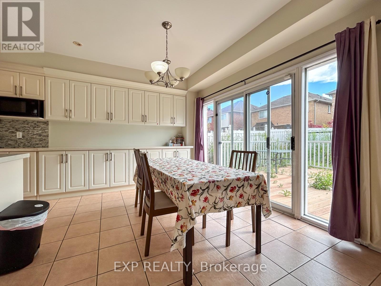 7 Davidoff Street, Markham, Ontario  L6E 1R2 - Photo 7 - N13681144
