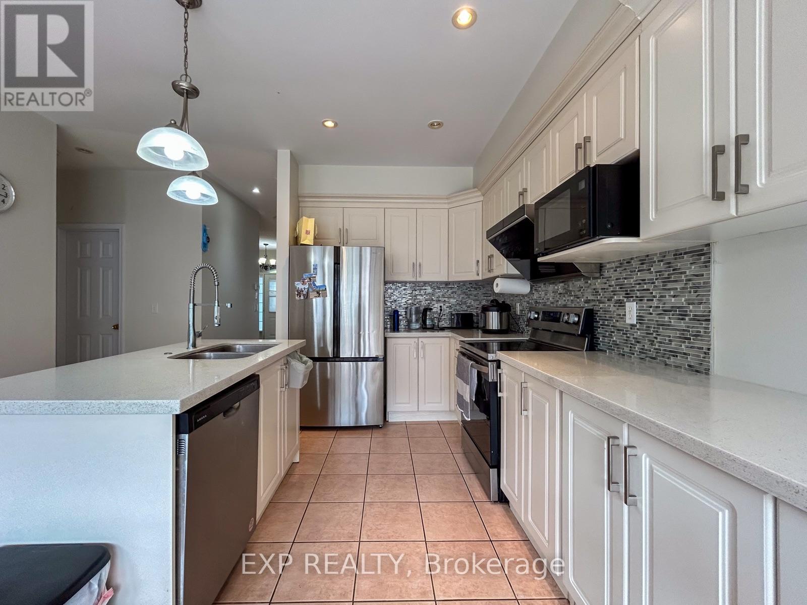 7 Davidoff Street, Markham, Ontario  L6E 1R2 - Photo 8 - N13681144