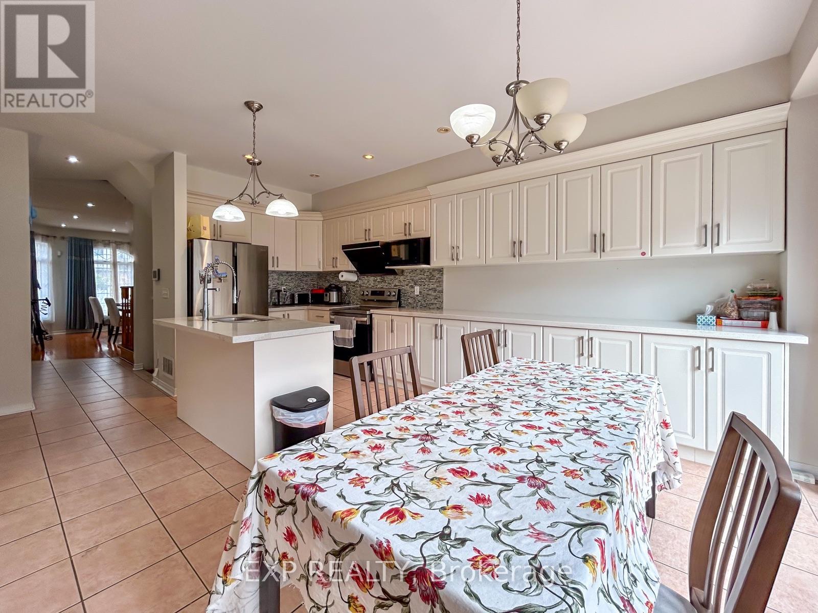 7 Davidoff Street, Markham, Ontario  L6E 1R2 - Photo 9 - N13681144
