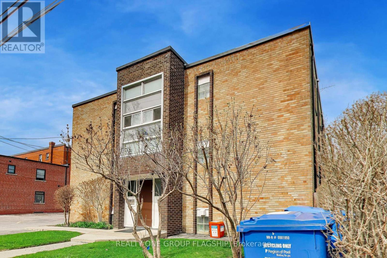 9 - 7 Elmwood Avenue S, Mississauga, Ontario  L5G 3J6 - Photo 2 - W13681128