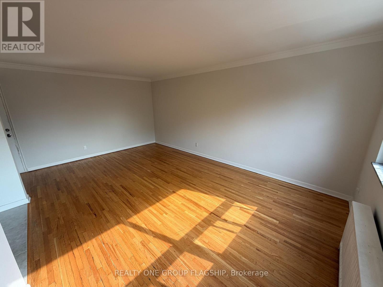 9 - 7 Elmwood Avenue S, Mississauga, Ontario  L5G 3J6 - Photo 7 - W13681128