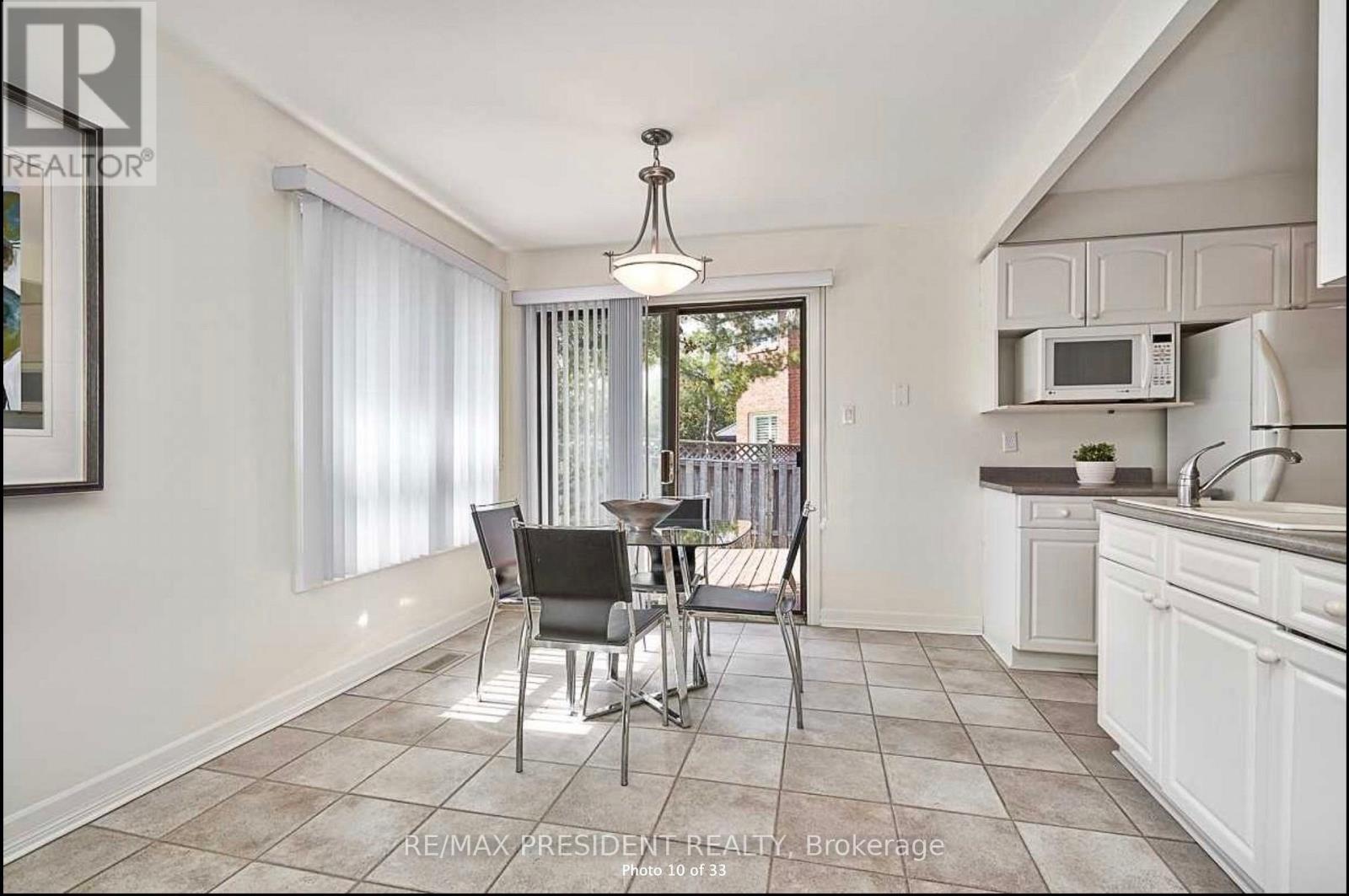 2586 Hammond Road, Mississauga, Ontario  L5K 1T2 - Photo 10 - W13681146