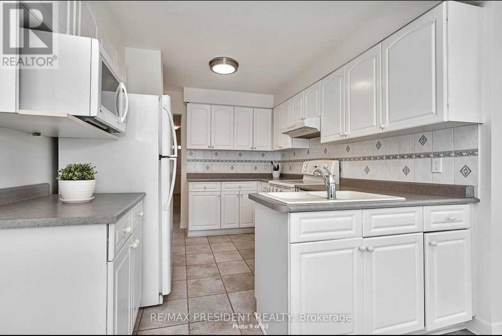 2586 Hammond Road, Mississauga, Ontario  L5K 1T2 - Photo 13 - W13681146