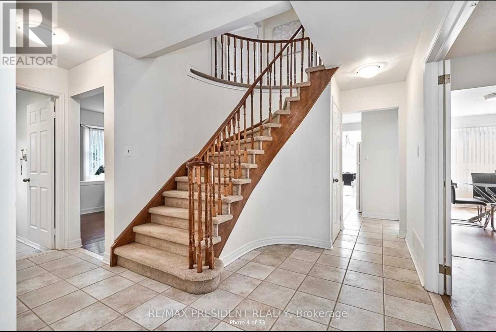 2586 Hammond Road, Mississauga, Ontario  L5K 1T2 - Photo 3 - W13681146