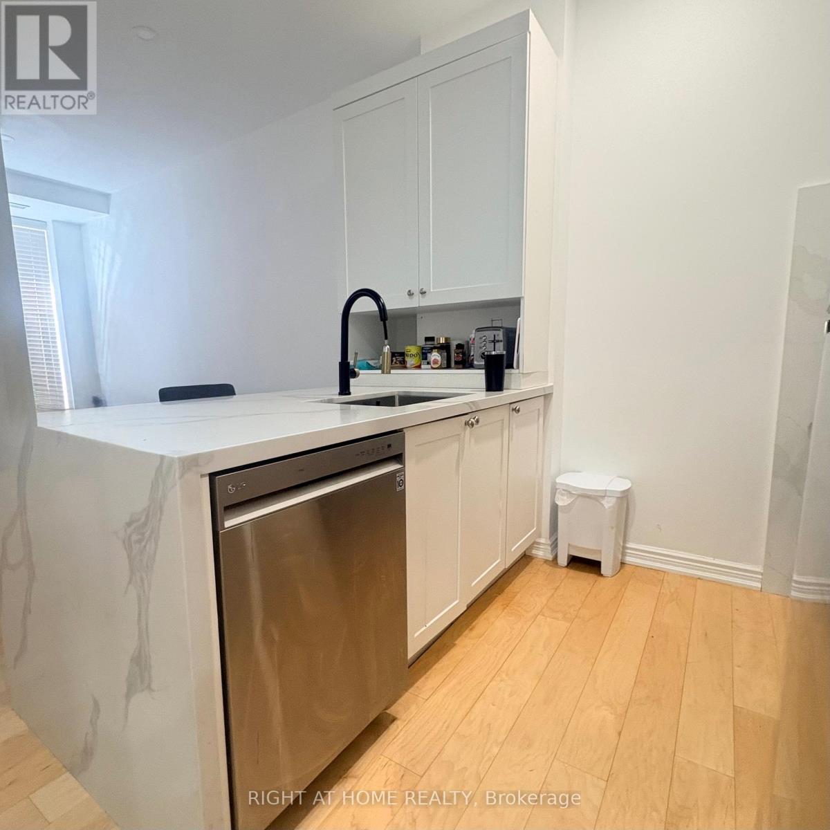 204 - 135 Maitland Street S, Toronto, Ontario  M4Y 1E5 - Photo 3 - C13600978