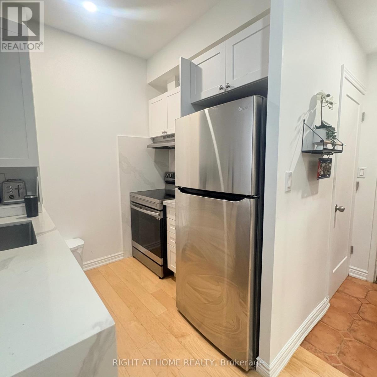 204 - 135 Maitland Street S, Toronto, Ontario  M4Y 1E5 - Photo 2 - C13600978