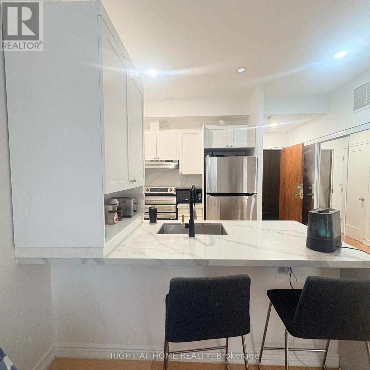 204 - 135 Maitland Street S, Toronto, Ontario  M4Y 1E5 - Photo 4 - C13600978