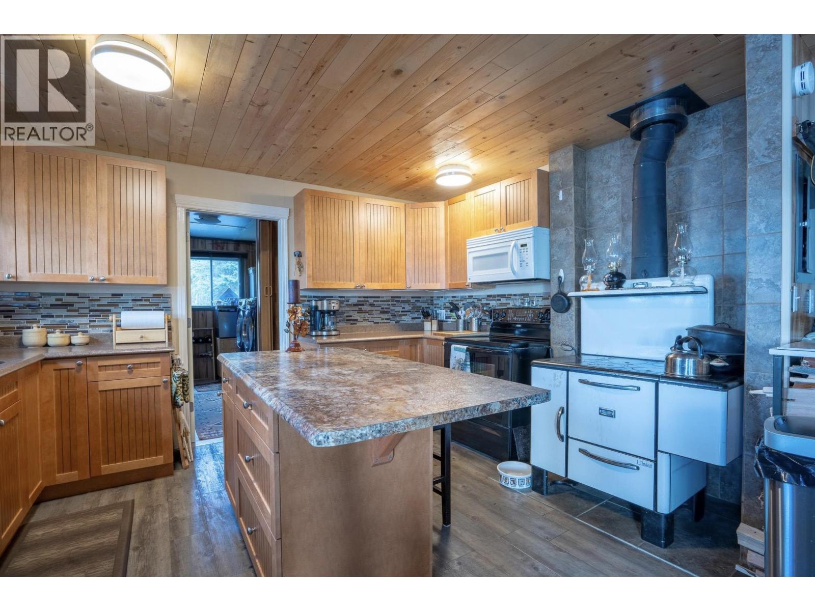 52200 Lloyd Drive, Cluculz Lake, British Columbia  V0J 3A3 - Photo 11 - R3156166