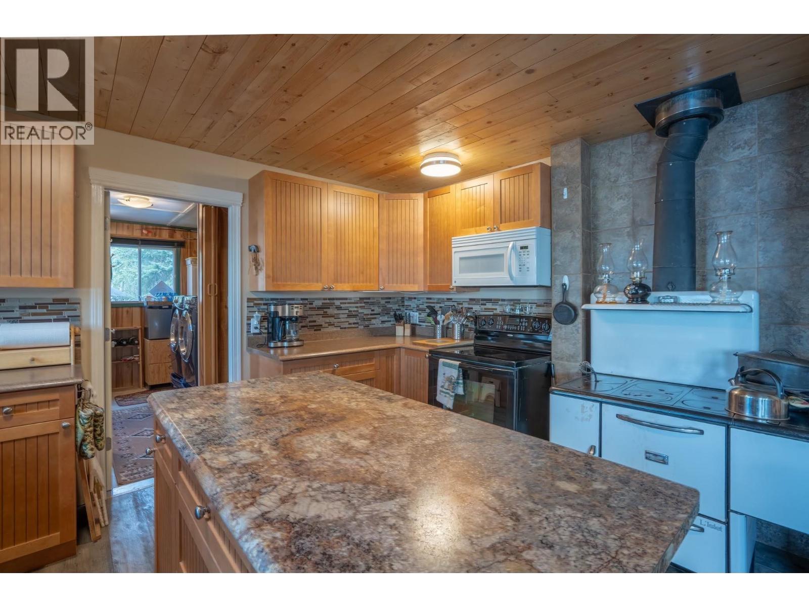 52200 Lloyd Drive, Cluculz Lake, British Columbia  V0J 3A3 - Photo 12 - R3156166