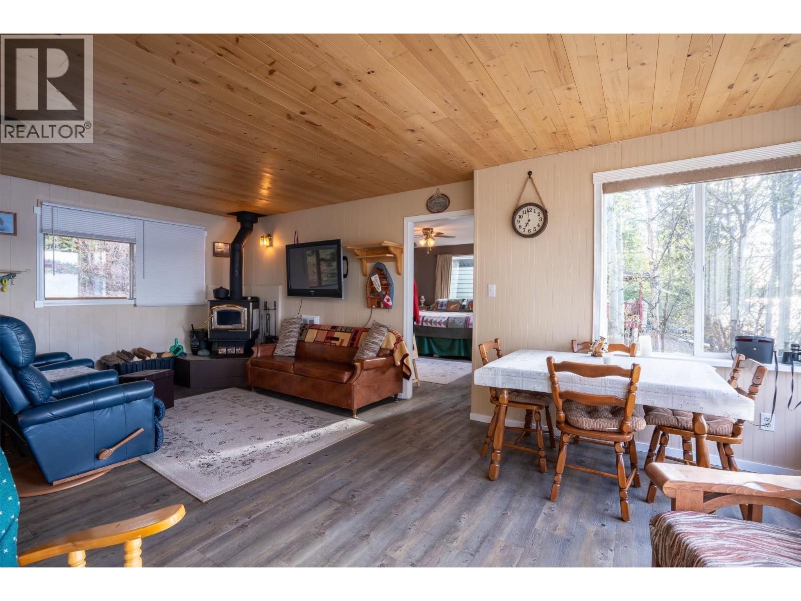 52200 Lloyd Drive, Cluculz Lake, British Columbia  V0J 3A3 - Photo 6 - R3156166