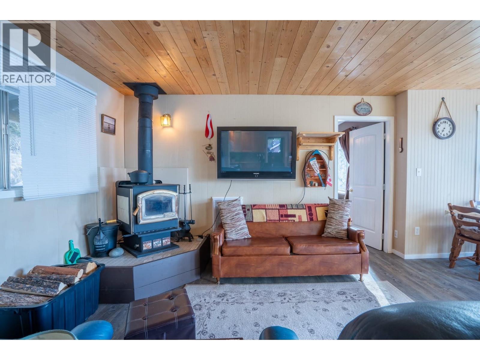 52200 Lloyd Drive, Cluculz Lake, British Columbia  V0J 3A3 - Photo 7 - R3156166