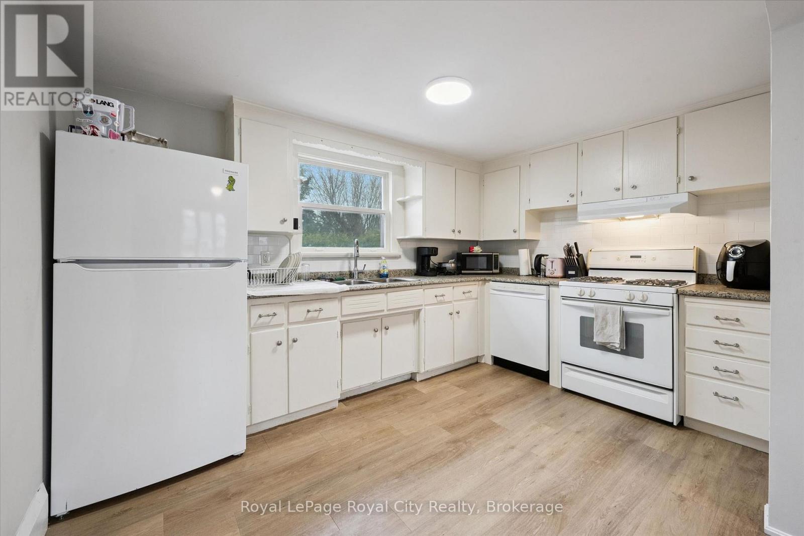 2 - 29 Hooper Street W, Guelph, Ontario  N1E 5W6 - Photo 3 - X13681152