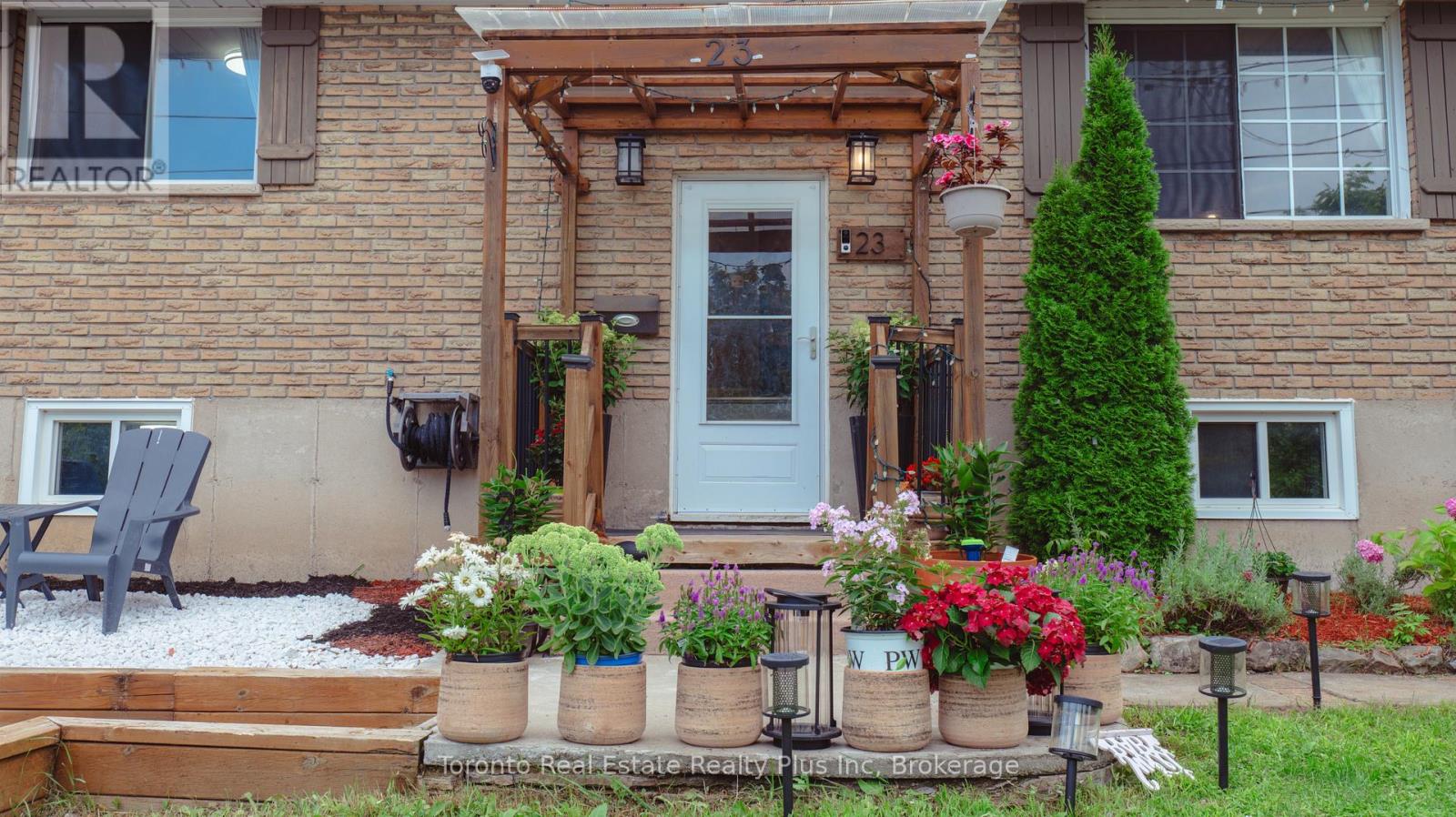 23 Moffatt Street, St. Catharines, Ontario  L2P 2L4 - Photo 8 - X13681154