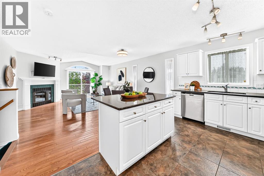 157 Hawkstone Manor Nw, Calgary, Alberta T3G 3X2 - Photo 4 - A2294301