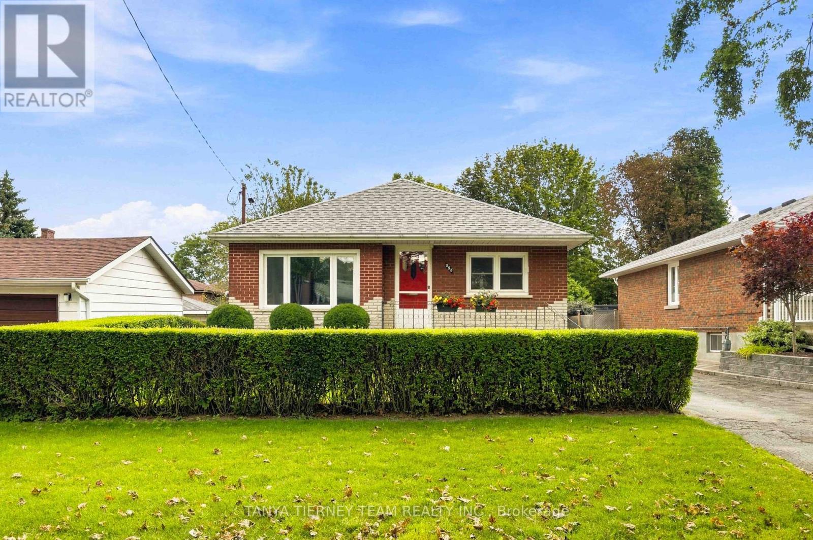 285 Muriel Avenue, Oshawa, Ontario  L1J 2W8 - Photo 2 - E13681156