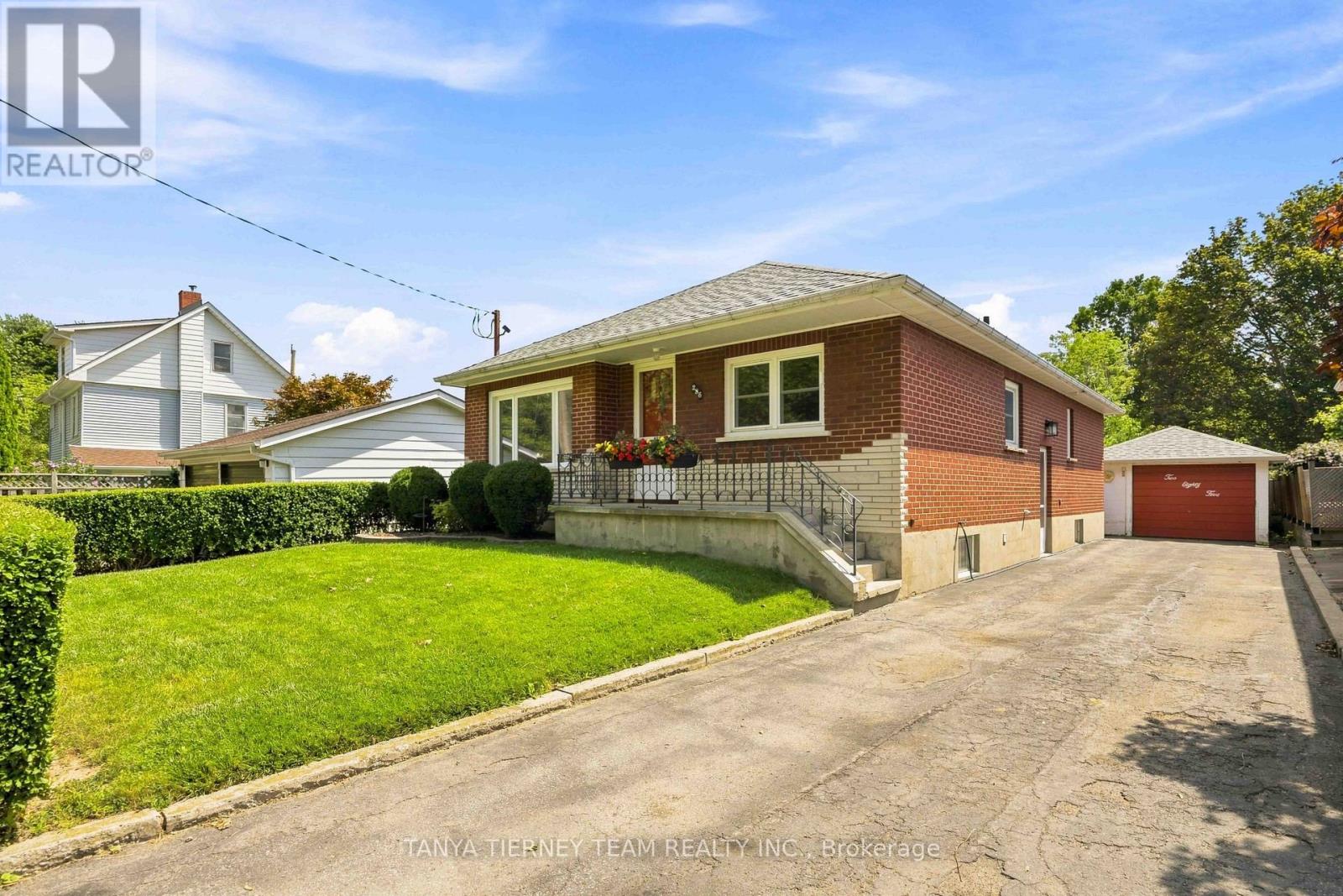 285 Muriel Avenue, Oshawa, Ontario  L1J 2W8 - Photo 4 - E13681156
