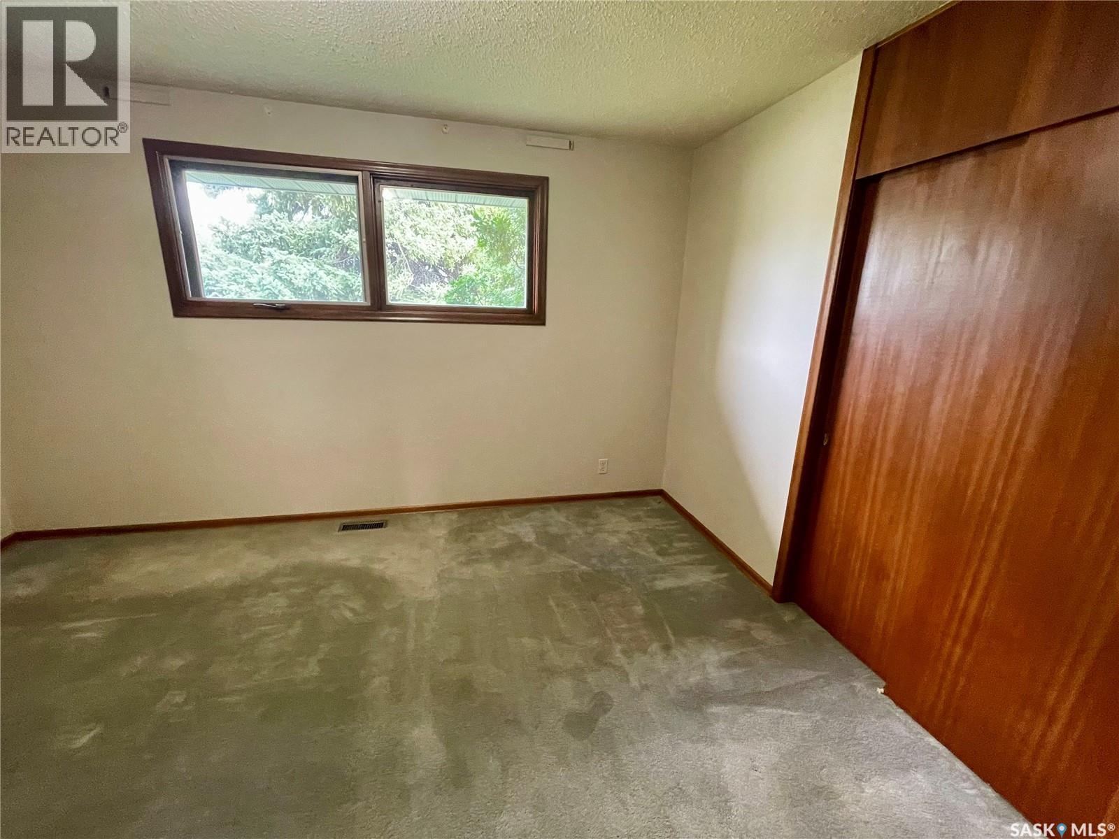 206 Mcintosh Street N, Regina, Saskatchewan  S4R 4Z9 - Photo 11 - SK044798
