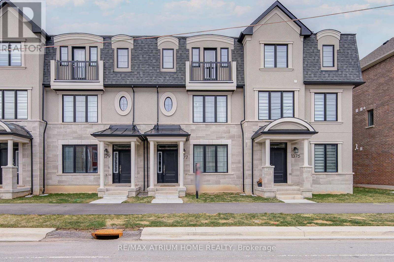 1377 WILLIAM HALTON PARKWAY, Oakville, Ontario