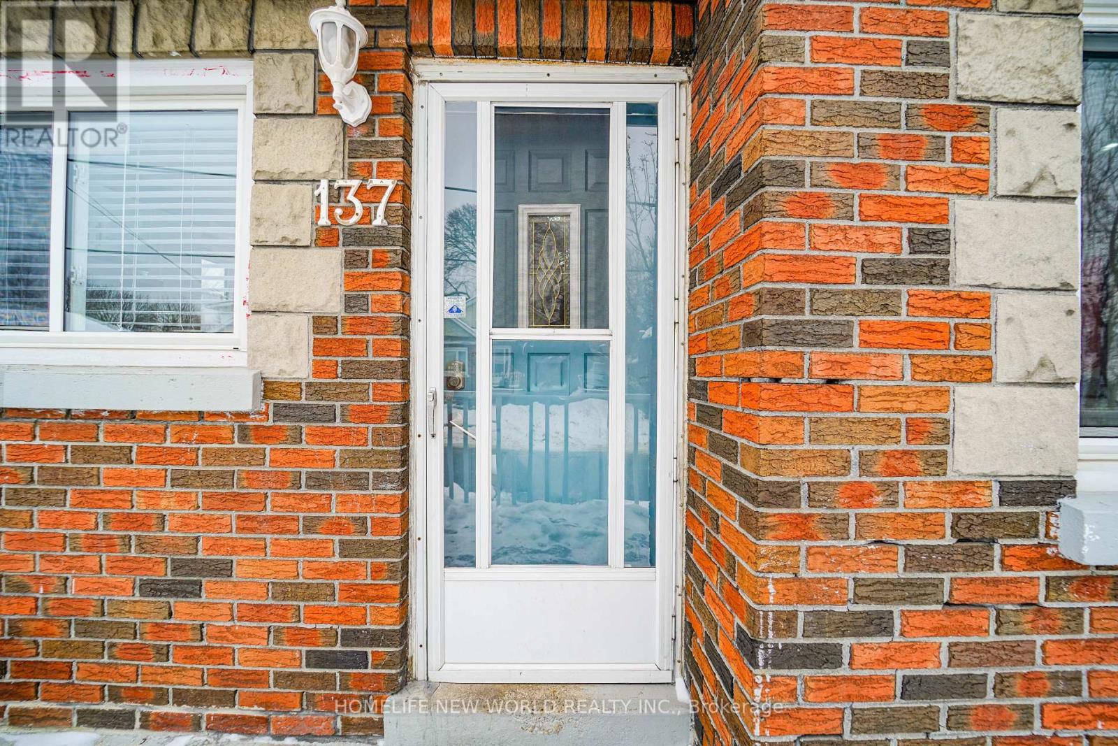 137 Banting Avenue, Oshawa, Ontario  L1H 2M5 - Photo 4 - E13681174