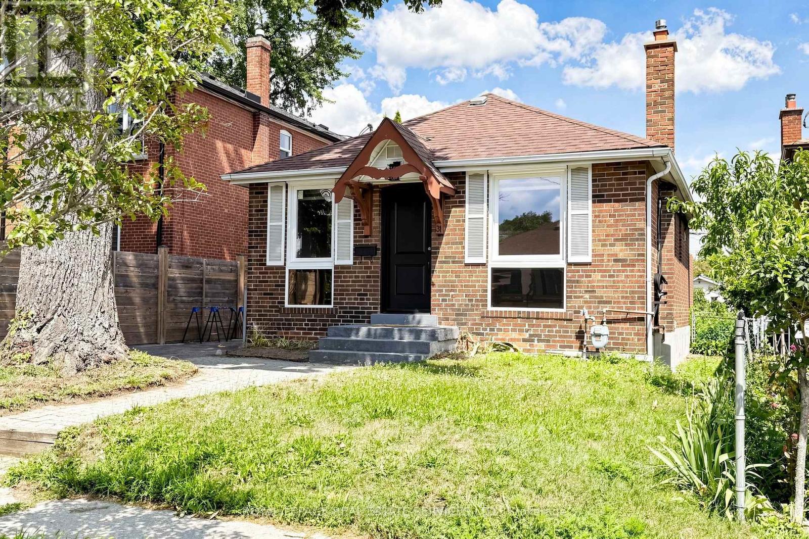 31 ROSEMEADE AVENUE, Toronto, Ontario