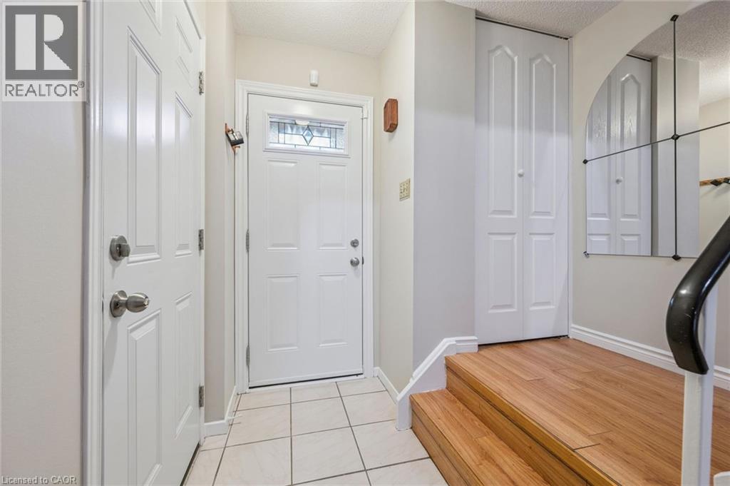 1558 Lancaster Drive Unit# 69, Oakville, Ontario  L6H 2Z4 - Photo 5 - 40853824