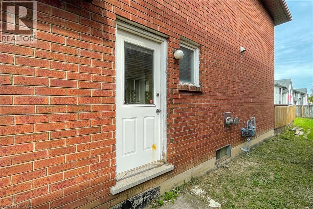 126 Farrington Crescent, Hamilton, Ontario  L8E 3N4 - Photo 4 - 40855211