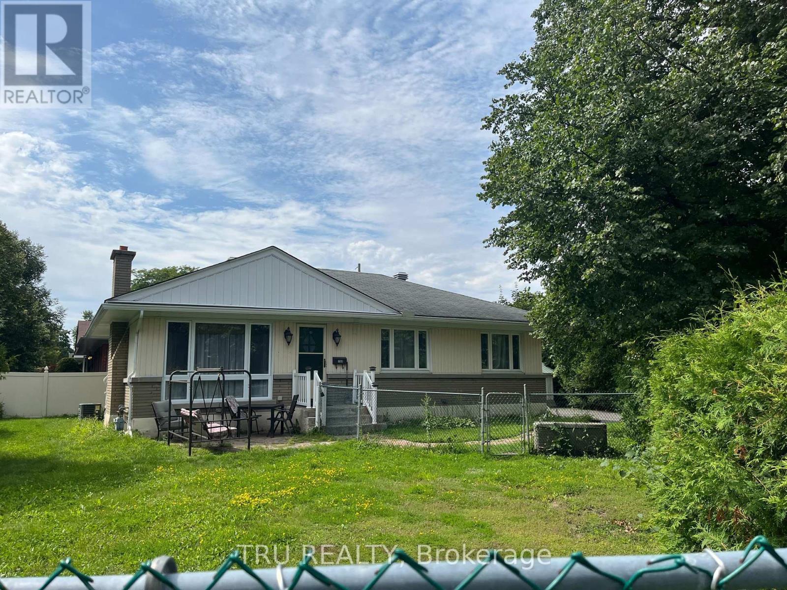 1908 Saunderson Drive, Ottawa, Ontario  K1G 2C7 - Photo 2 - X13680514