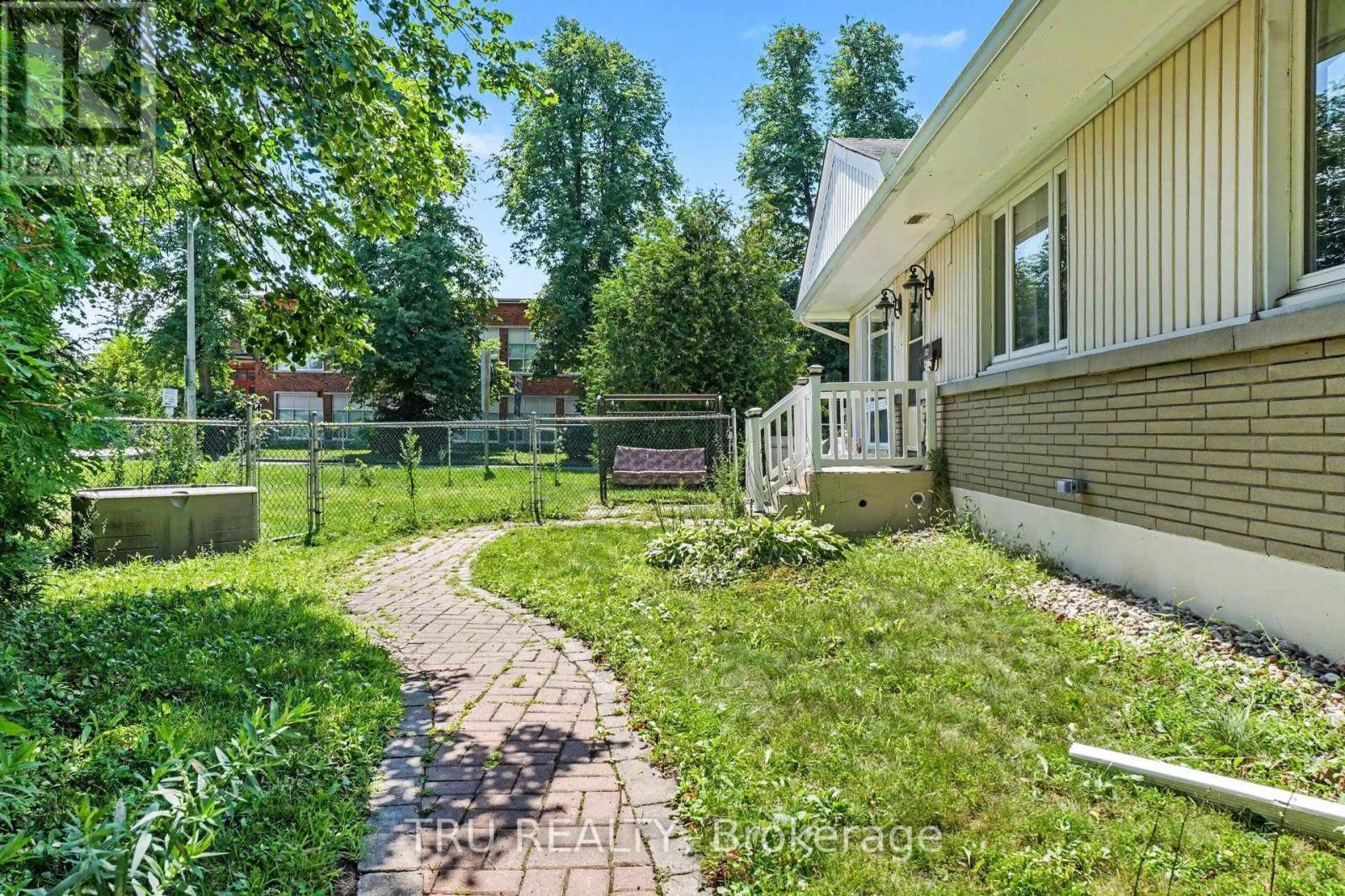 1908 Saunderson Drive, Ottawa, Ontario  K1G 2C7 - Photo 3 - X13680514