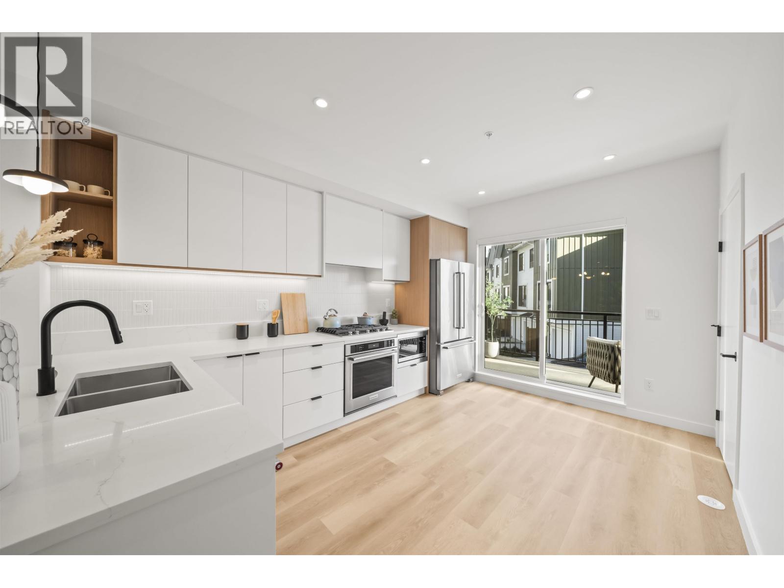 10 388 Duncan Street, New Westminster, British Columbia  V3M 0P9 - Photo 4 - R3128116