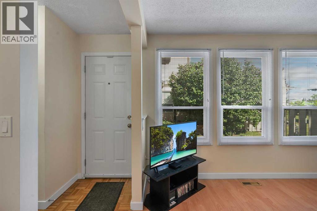 304, 544 Blackthorn Road Ne, Calgary, Alberta  T2K 5J5 - Photo 3 - A2309999