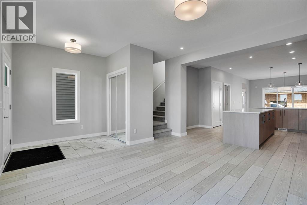 284 Huxbury View NE, Calgary, Alberta  T2A 8C4 - Photo 4 - A2329980