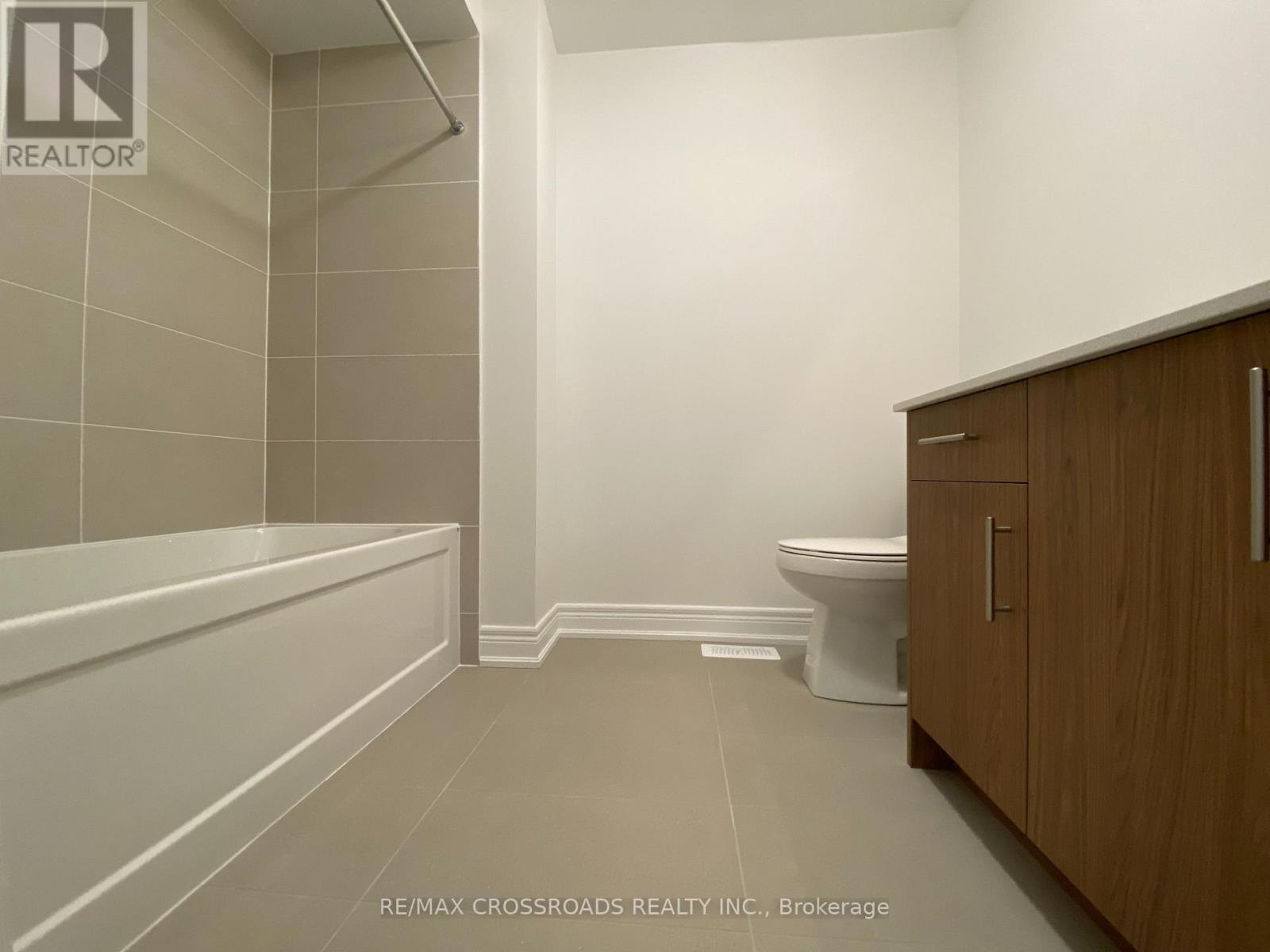4 Kamper Avenue, Richmond Hill, Ontario  L4E 1M4 - Photo 25 - N13681184