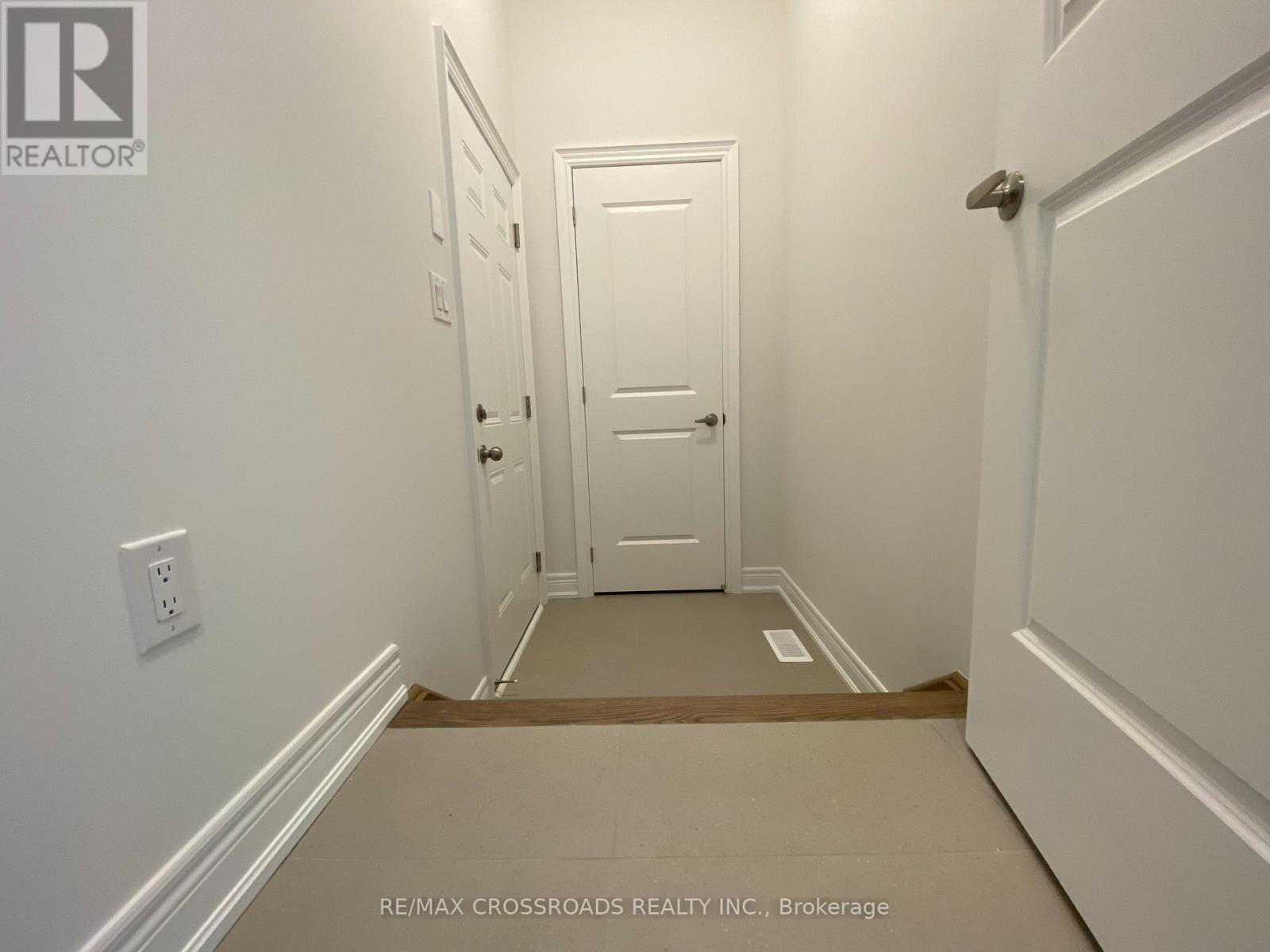 4 Kamper Avenue, Richmond Hill, Ontario  L4E 1M4 - Photo 4 - N13681184
