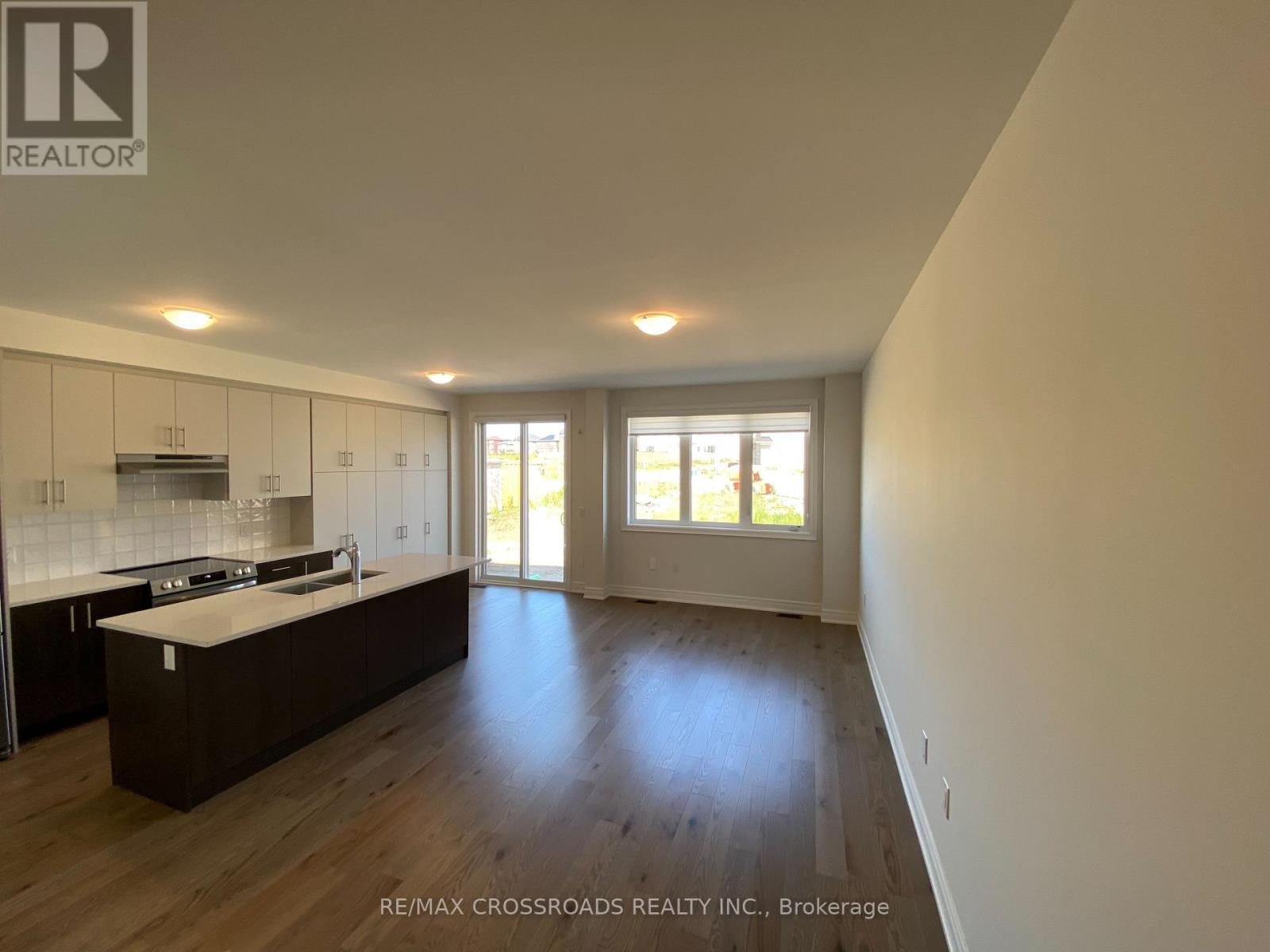 4 Kamper Avenue, Richmond Hill, Ontario  L4E 1M4 - Photo 5 - N13681184