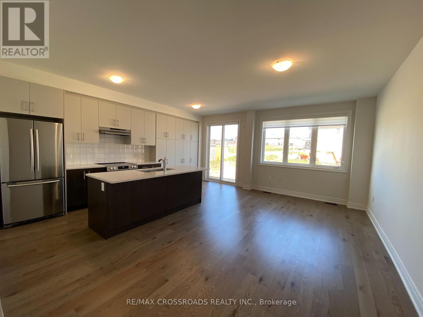 4 Kamper Avenue, Richmond Hill, Ontario  L4E 1M4 - Photo 7 - N13681184