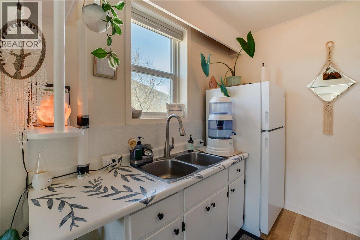 615 Victoria Street, Nelson, British Columbia  V1L 4L1 - Photo 8 - 10389879