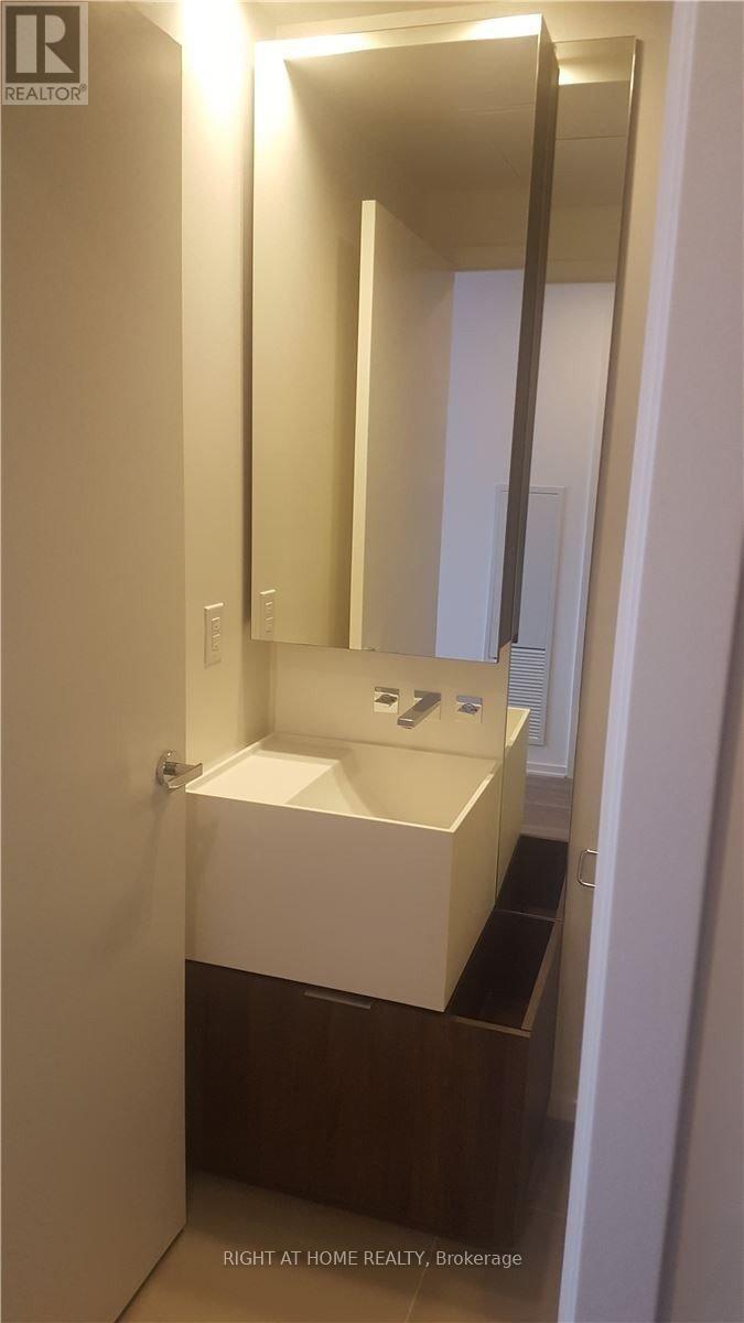 2703 - 1 Bloor Street E, Toronto, Ontario  M4W 0A8 - Photo 9 - C13681186