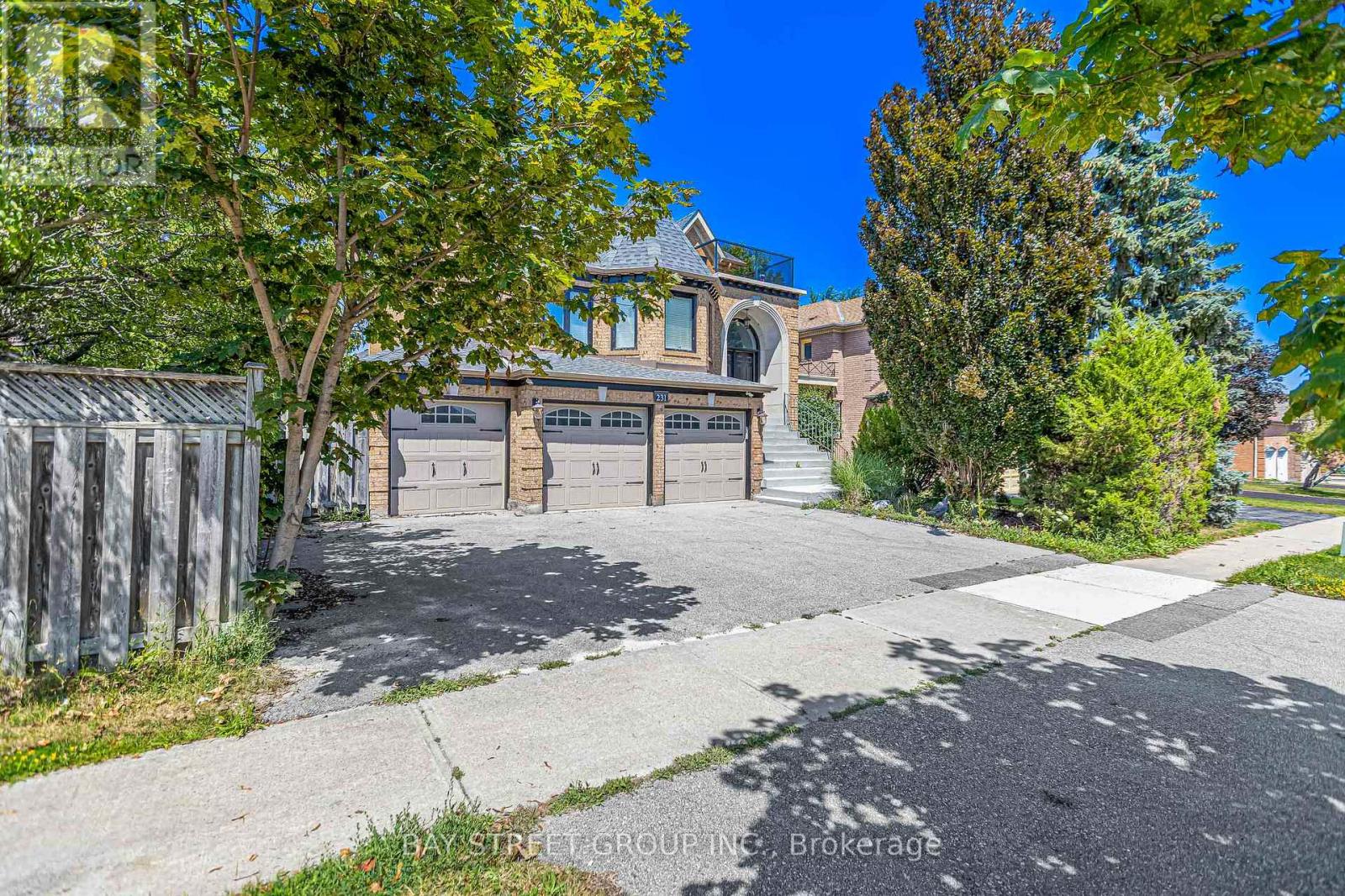 231 Shaftsbury Avenue N, Richmond Hill, Ontario  L4C 0E8 - Photo 2 - N13681194