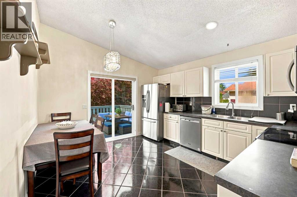 225 Harvest Glen Place NE, Calgary, Alberta  T3K 4J1 - Photo 8 - A2330527