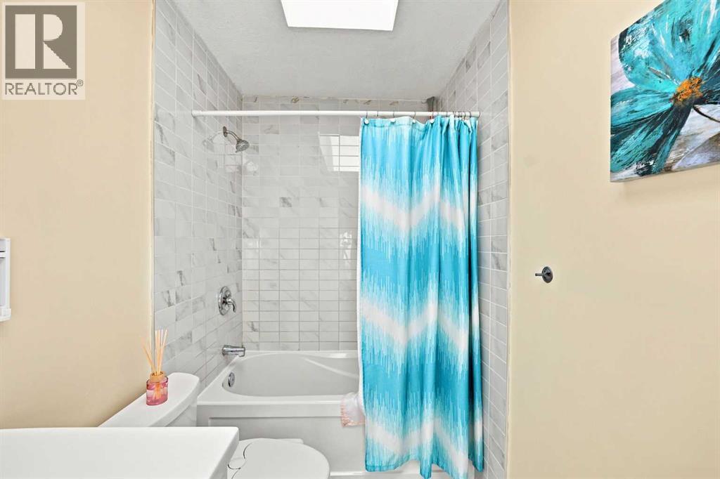 225 Harvest Glen Place NE, Calgary, Alberta  T3K 4J1 - Photo 21 - A2330527