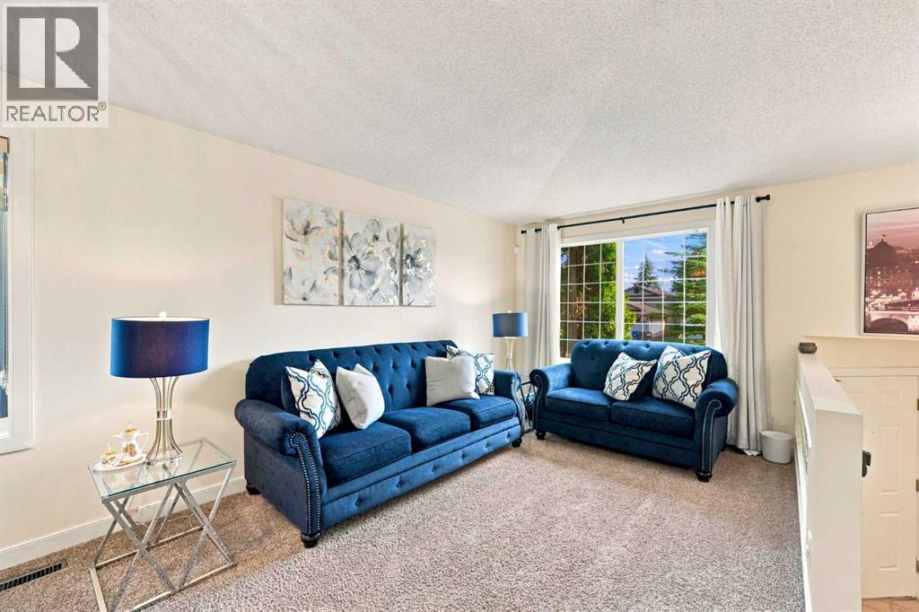 225 Harvest Glen Place NE, Calgary, Alberta  T3K 4J1 - Photo 11 - A2330527