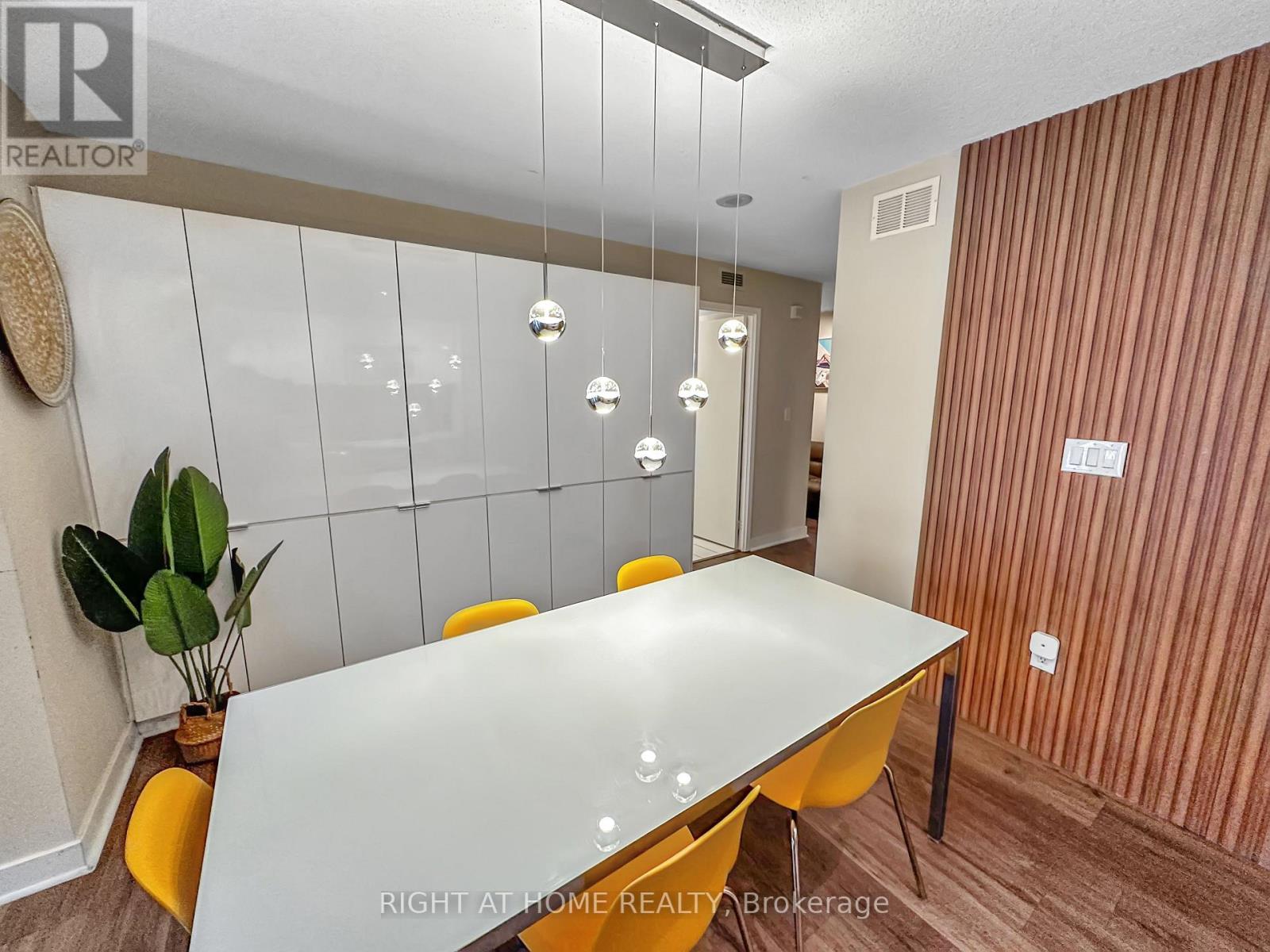 356 - 10 Capreol Court, Toronto, Ontario  M5V 4B3 - Photo 19 - C13681212