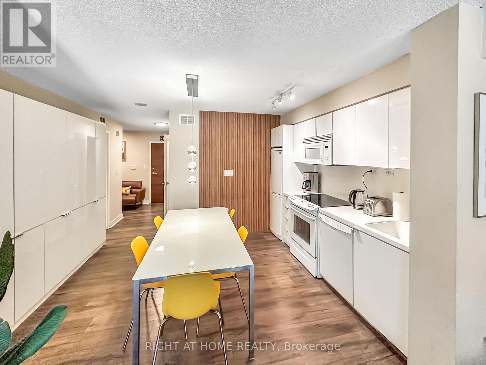 356 - 10 Capreol Court, Toronto, Ontario  M5V 4B3 - Photo 4 - C13681212